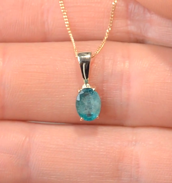 Emerald Necklaces & Pendants | The Diamond Store