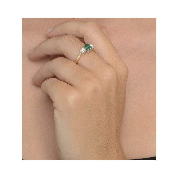 Emerald 0.70ct And Lab Diamonds G/Vs 0.50ct 18K Gold Ring FET23-G - Image 2