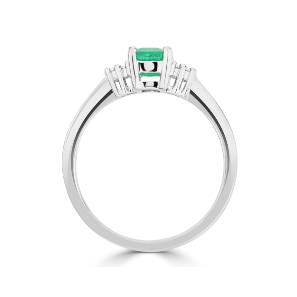 Emerald 6 x 4mm And Diamond 18K White Gold Ring - Image 3