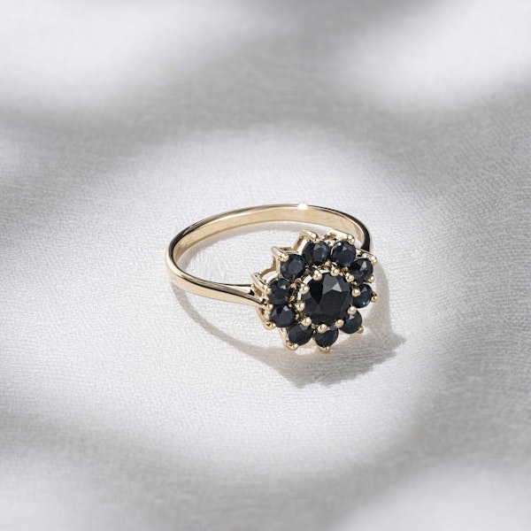 1.33ct Sapphire Cluster Ring in 9K Yellow Gold - Image 2