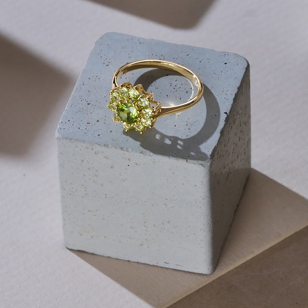 1.12ct Peridot Cluster Ring in 9K Yellow Gold - Image 4