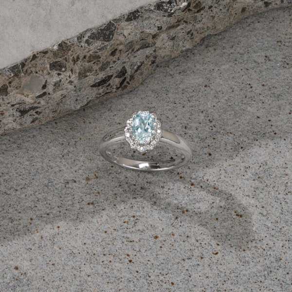 Aquamarine 0.70CT And Diamond 9K White Gold Ring - Image 4