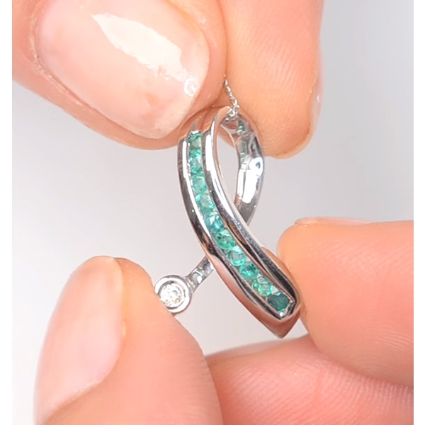 Emerald 0.22CT And Diamond 9K White Gold Ribbon Pendant Necklace - Image 3