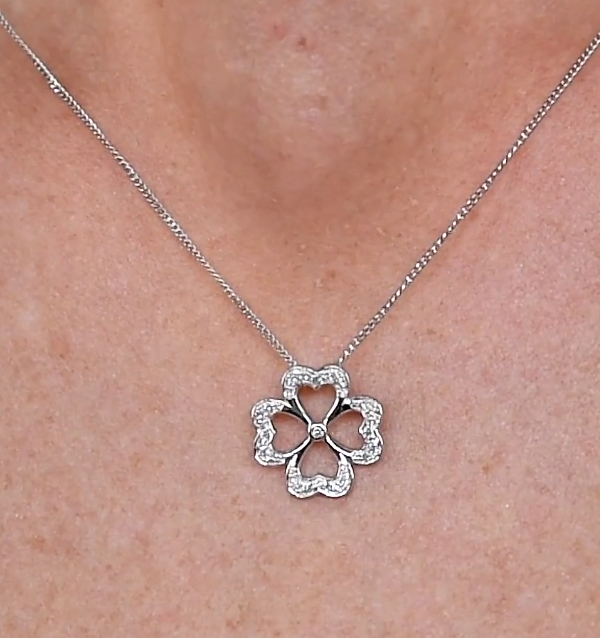 tiffany four leaf clover diamond pendant