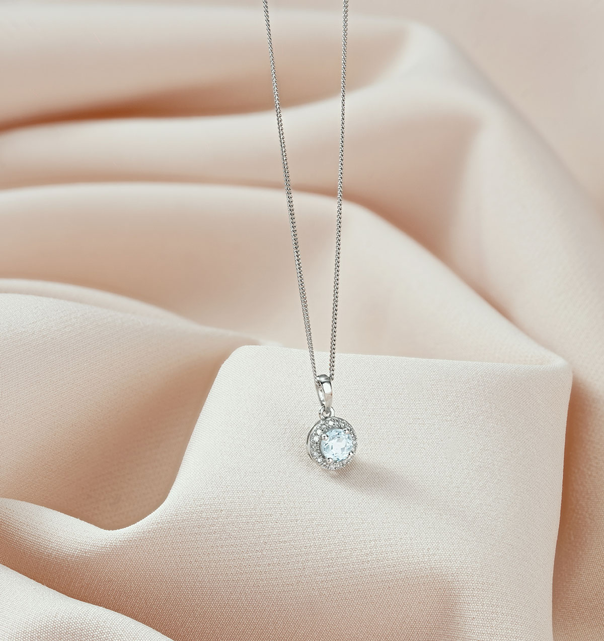Simple aquamarine necklace outlet