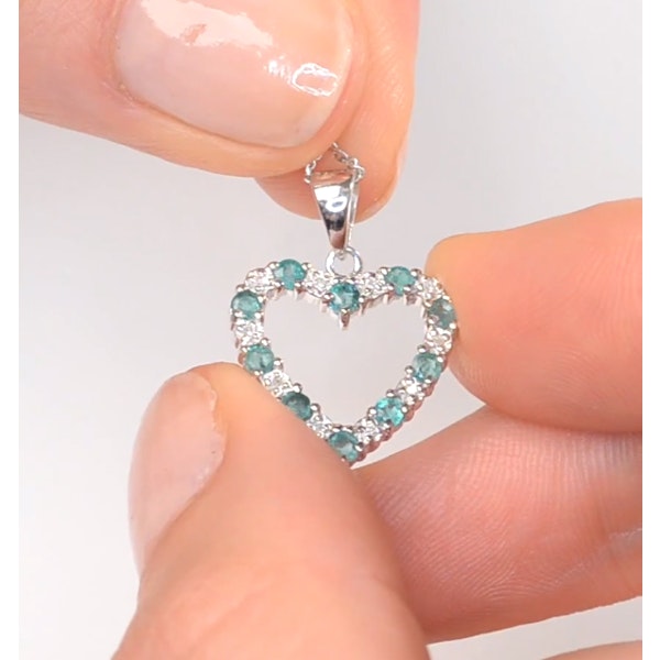 Emerald 0.54CT And Diamond 9K White Gold Heart Pendant Necklace - Image 4