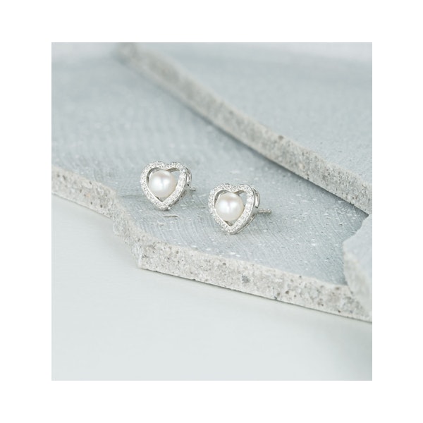 Stellato Collection Pearl and Diamond Heart Earrings in 9K White Gold - Image 5