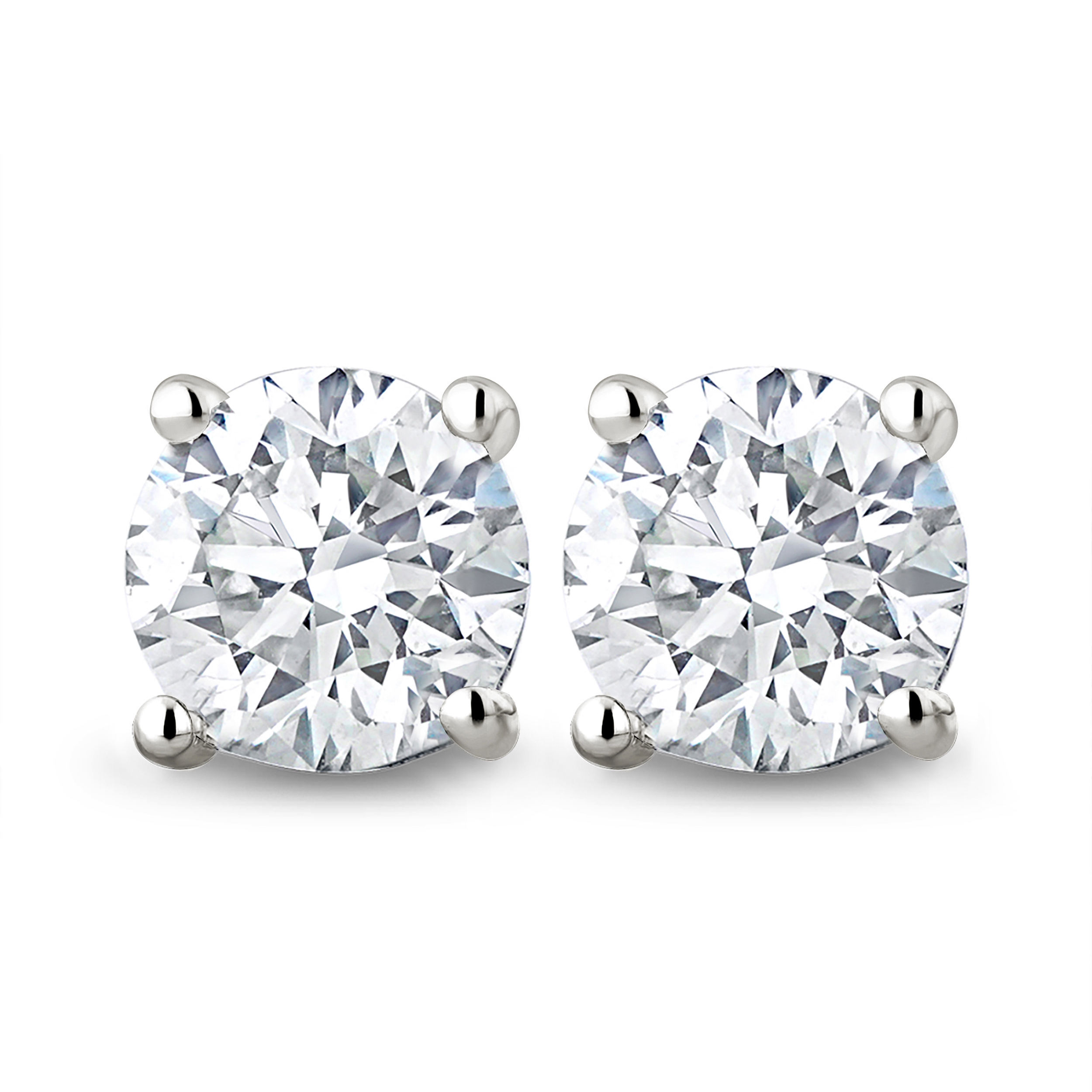 Diamond Stud Earrings with Round Diamonds in Claw Setting