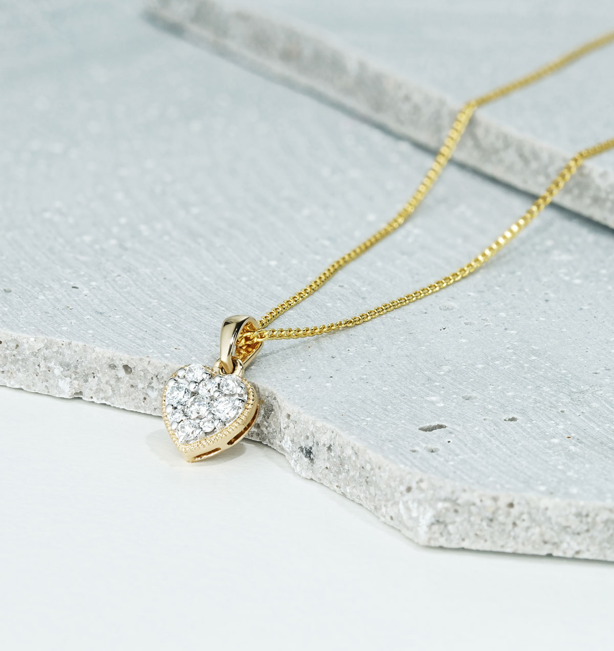 Lab Diamond Heart Pendant Necklace 0.25ct H/Si in 9K Gold