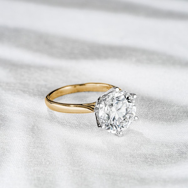 Low Set Chloe 5.00ct Lab Diamond Round Cut Engagement Ring in 18K Yellow Gold G/VS1 - Image 6