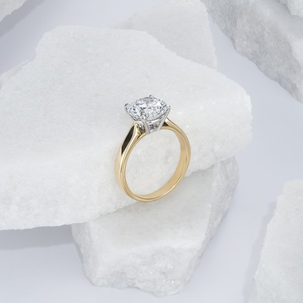 Petra 3.00ct Lab Diamond Round Cut Engagement Ring in 18K Yellow Gold G/VS1 - Image 4