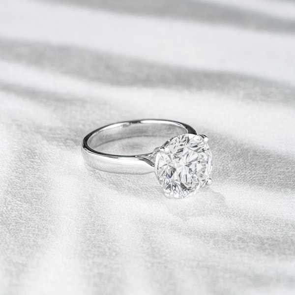 Elysia 5.00ct Lab Diamond Round Cut Engagement Ring in Platinum G/VS1 - Image 2