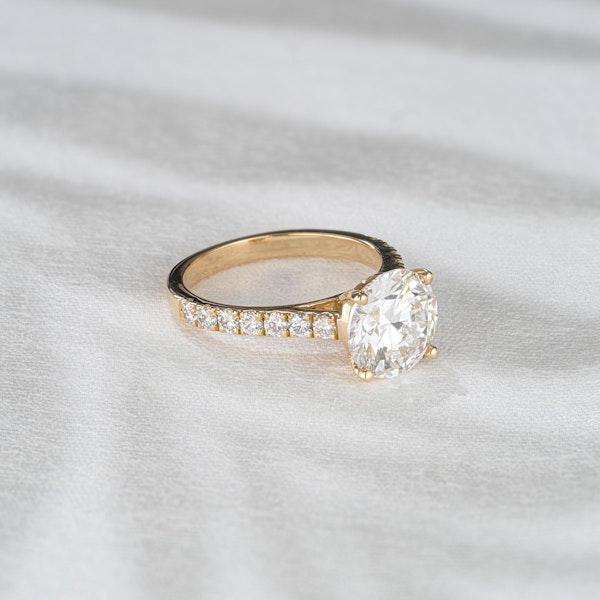 Natalia 3.45ct Lab Diamond Round Cut Engagement Ring in 18K Yellow Gold G/VS1 - Image 6