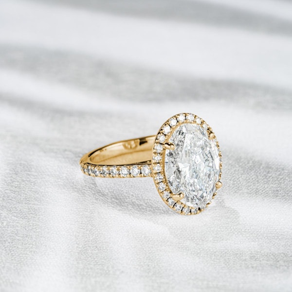 Georgina 5.70ct Lab Diamond Oval Cut Engagement Ring in 18K Yellow Gold G/VS1 - Image 7