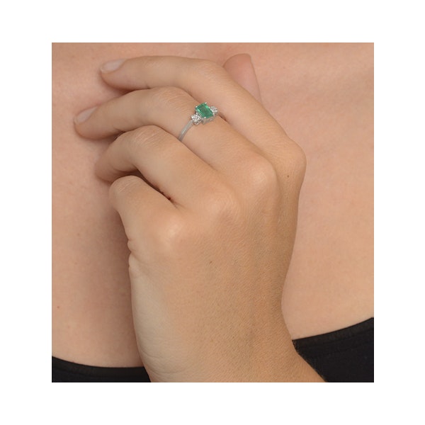 Emerald 6 x 4mm And Diamond 9K White Gold Ring A3078 - Image 4