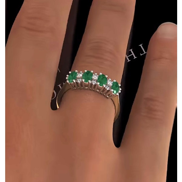 Emerald 0.94ct And Diamond 9K Gold Ring - Image 4