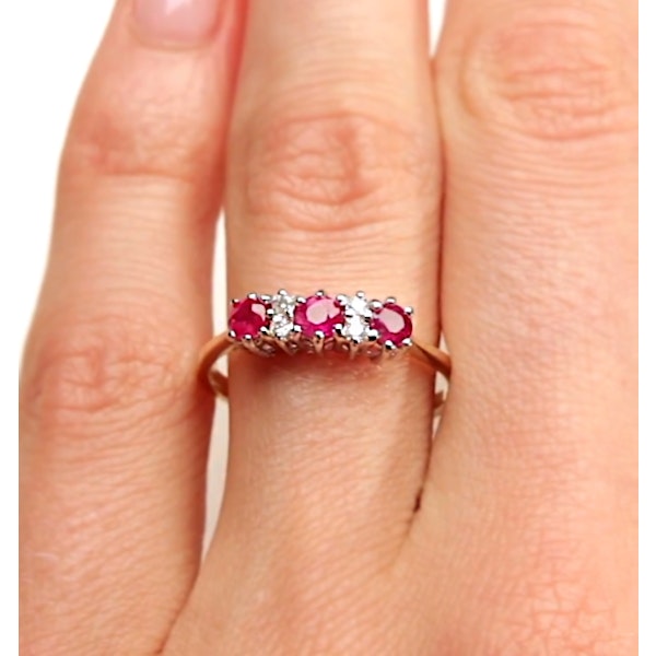 Ruby 0.58ct And Diamond 9K Gold Ring - Image 3
