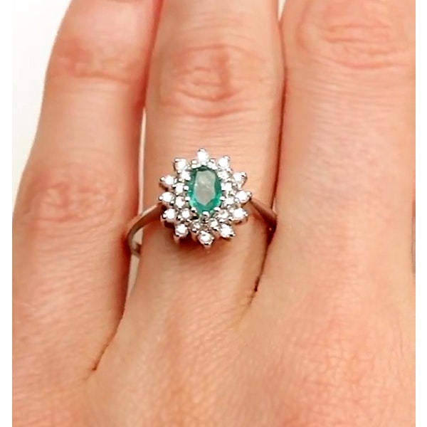 Emerald 6 x 4mm And Diamond 9K White Gold Ring A4439 - Size J - Image 3