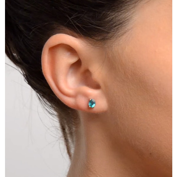 Emerald 5 x 4mm 0.70ct 9K White Gold Earrings - Image 2