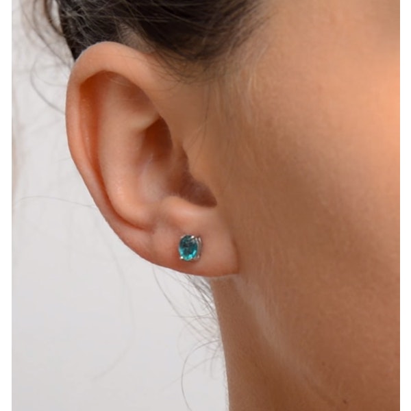 Emerald 5 x 4mm 0.70ct 9K White Gold Earrings - Image 4