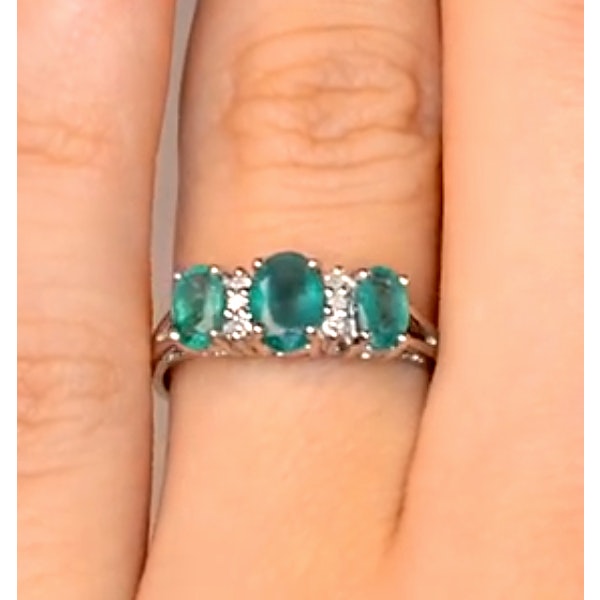 Emerald 1.06ct And Diamond 9K White Gold Ring - Image 4