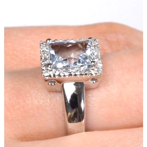 Aquamarine 1.42CT And Diamond 9K White Gold Ring - Image 4
