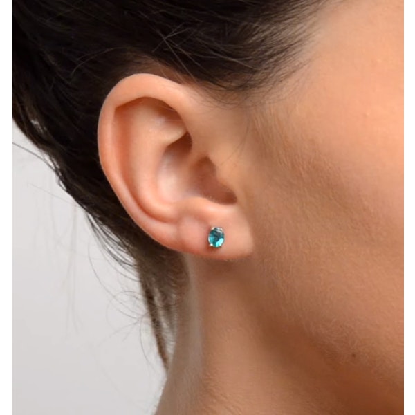 Emerald 5 x 4mm 0.64ct 18K White Gold Earrings - Image 2
