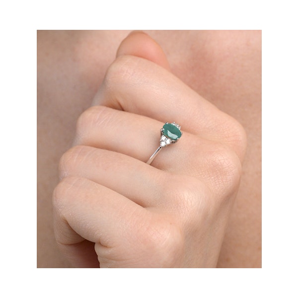 Emerald 0.75ct And Diamond 18K White Gold Ring - Image 4